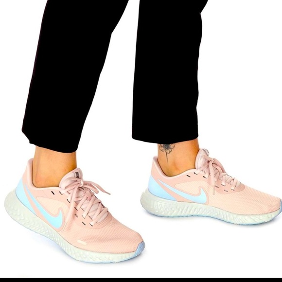 Nike Women's Pink Running Shoes - Picture 1 of 13